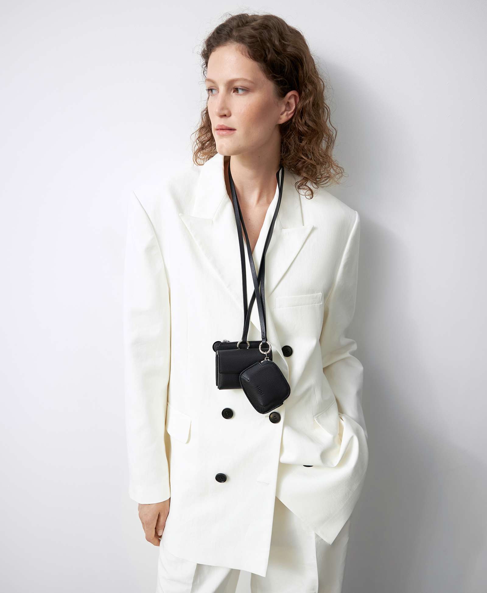 Мини-портмоне на длинном шнуре. Вид 1