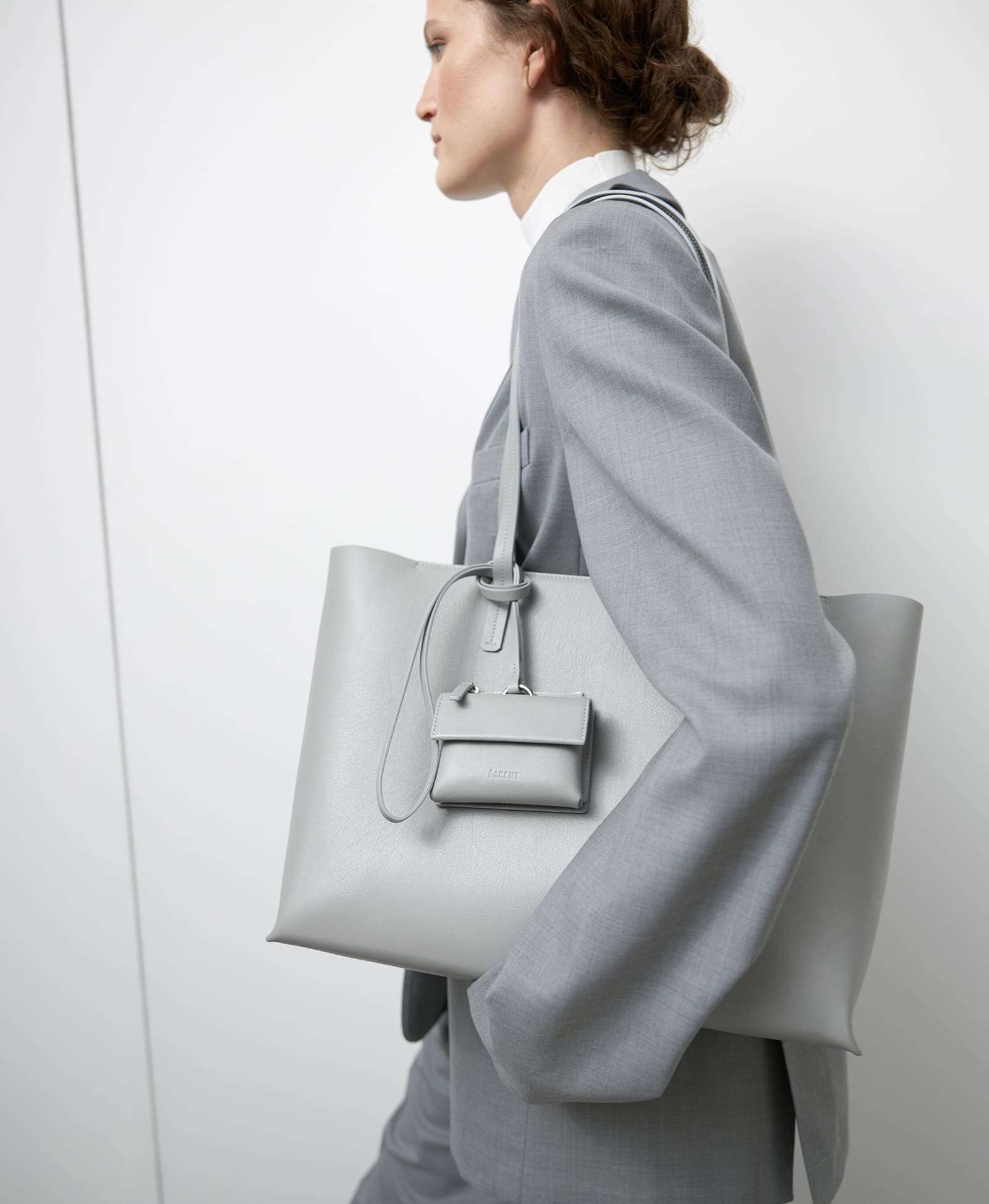 Мини-портмоне на длинном шнуре. Вид 1