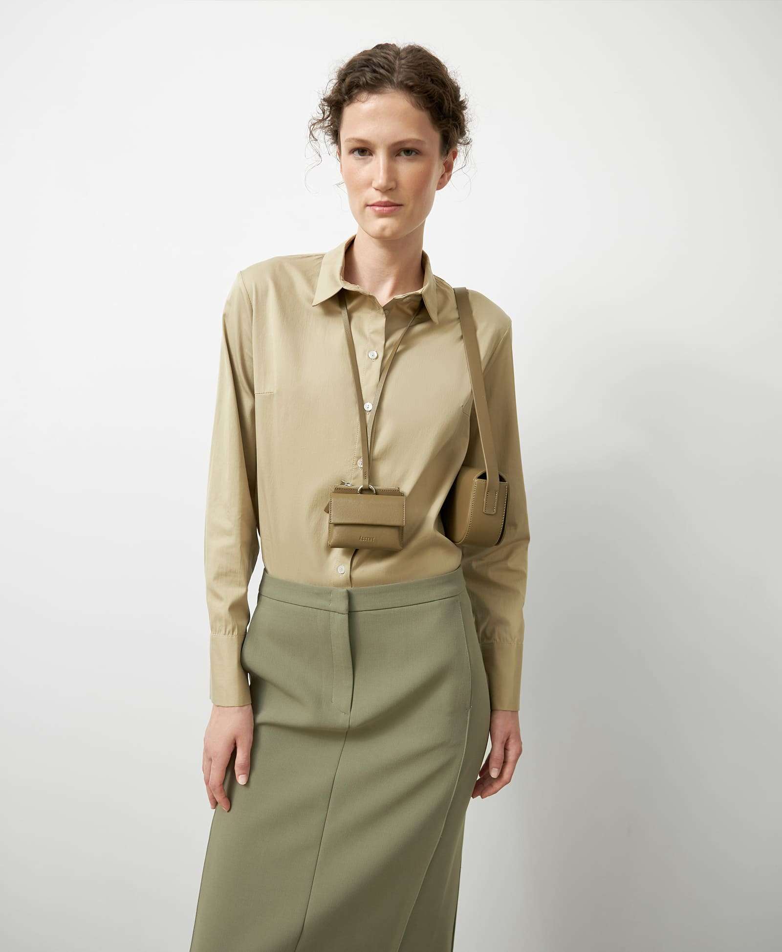 Мини-портмоне на длинном шнуре. Вид 1